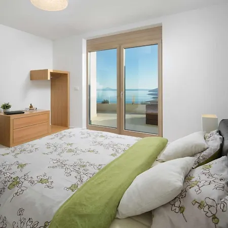 With Sea Views And Wellness In Βίλα *
