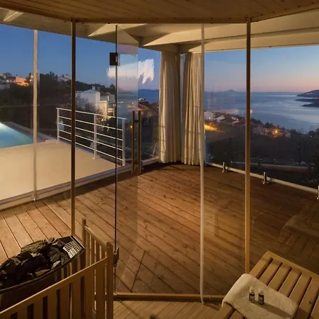 With Sea Views And Wellness In *
