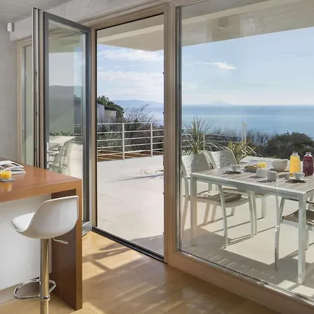 With Sea Views And Wellness In Villa *