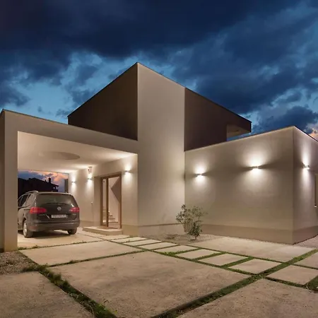 Villa With Sea Views And Wellness In