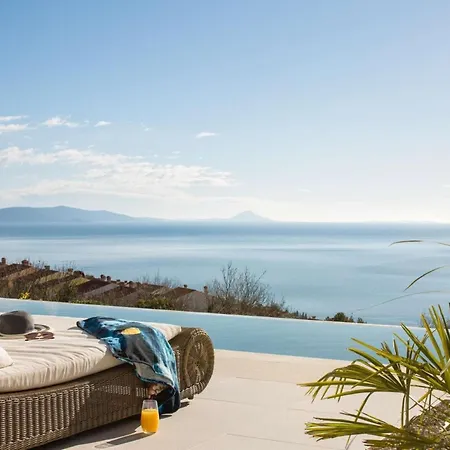 With Sea Views And Wellness In Βίλα *
