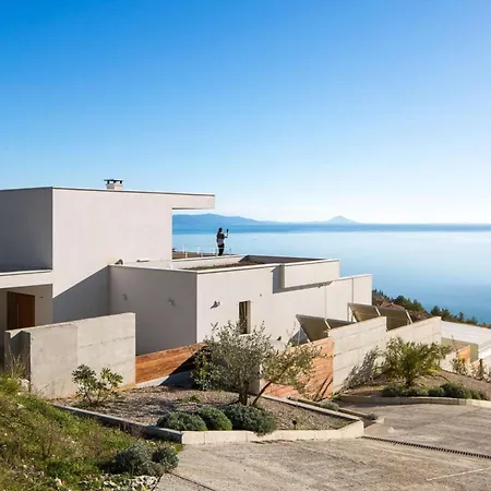 With Sea Views And Wellness In *