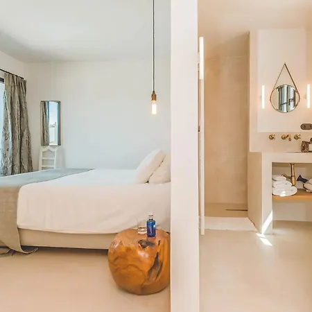 Villa With Sea Views And Wellness In