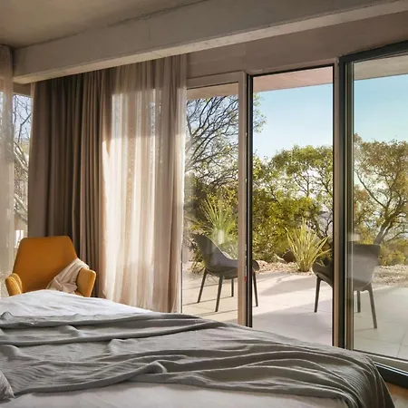 With Sea Views And Wellness In Βίλα