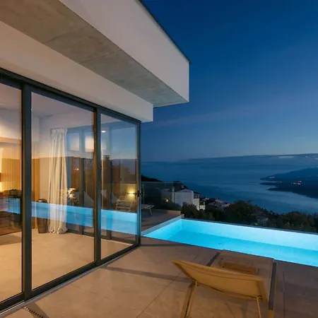 Villa With Sea Views And Wellness In