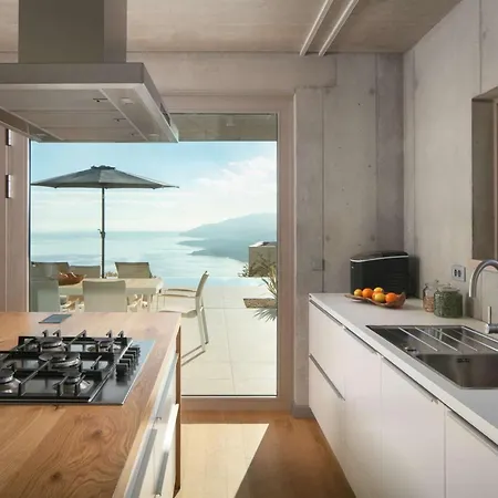 Βίλα With Sea Views And Wellness In *