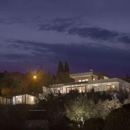 With Sea Views And Wellness In Villa *